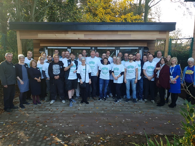 Argos Volunteers at Woodlands Hospice Childrens Pavilion